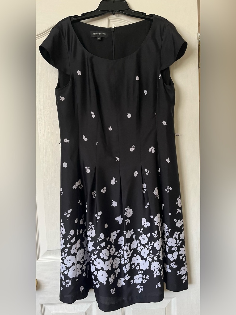 Jones New York Black Dress with White Floral Border